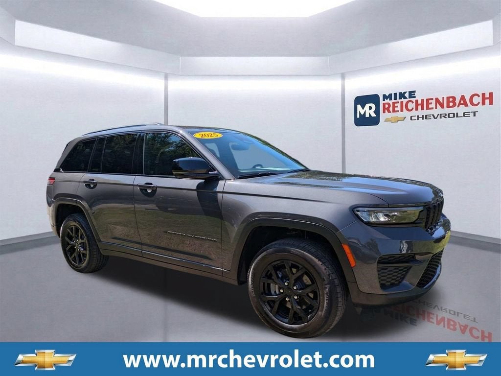 2025 Jeep Grand Cherokee Altitude X in Baltic Gra — front three-quarter view