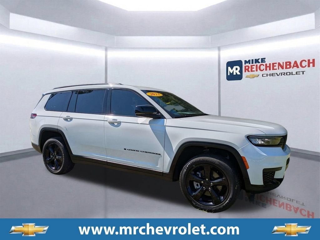 2023 Jeep Grand Cherokee L Altitude in Other — front three-quarter view