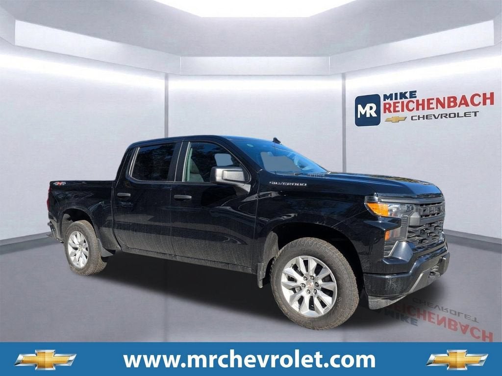 2025 Chevrolet Silverado 1500 Custom in Black — front three-quarter view