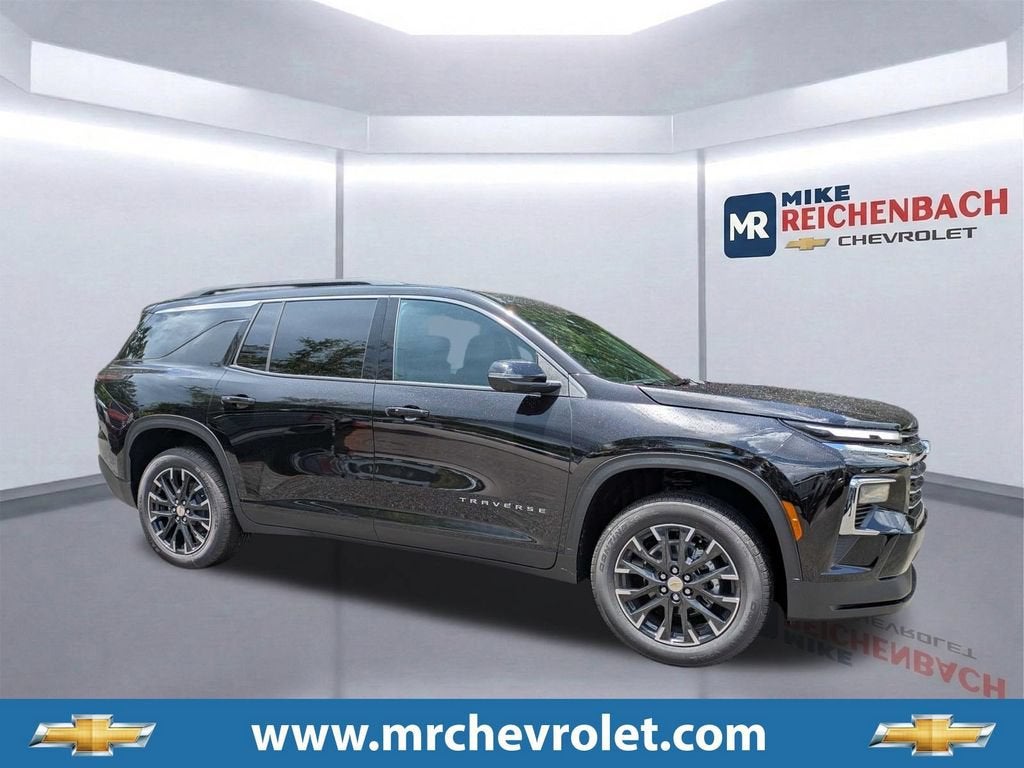 2026 Chevrolet Traverse LT in Mosaic Black Metallic — front three-quarter view
