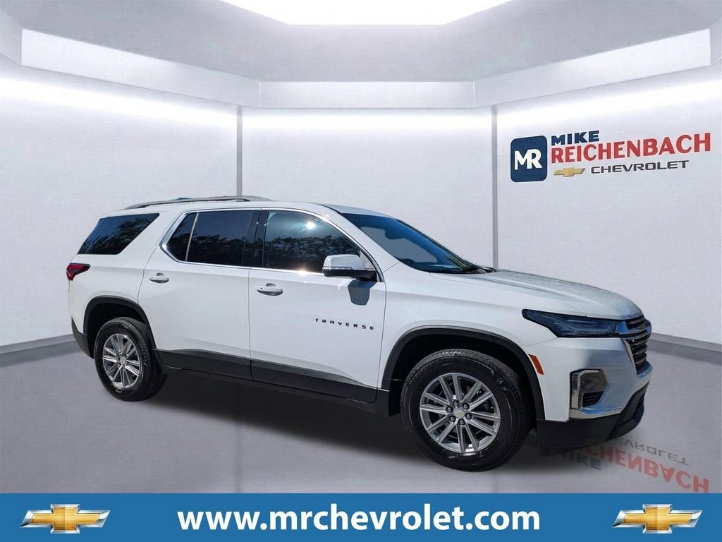 2022 Chevrolet Traverse LT Cloth in Summit White — front three-quarter view
