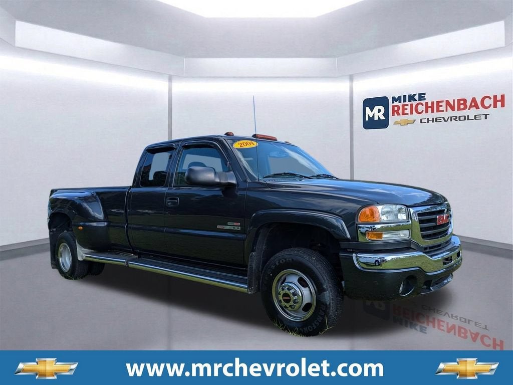 2004 GMC Sierra 3500 HD SLE in Carbon Metallic — front three-quarter view